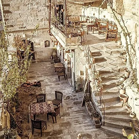 호텔 Emily's Cave House 4*