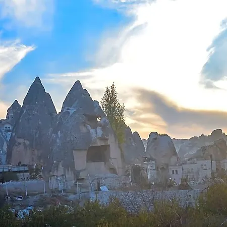 호텔 Emily's Cave House 4*