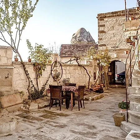 Emily's Cave House 4*